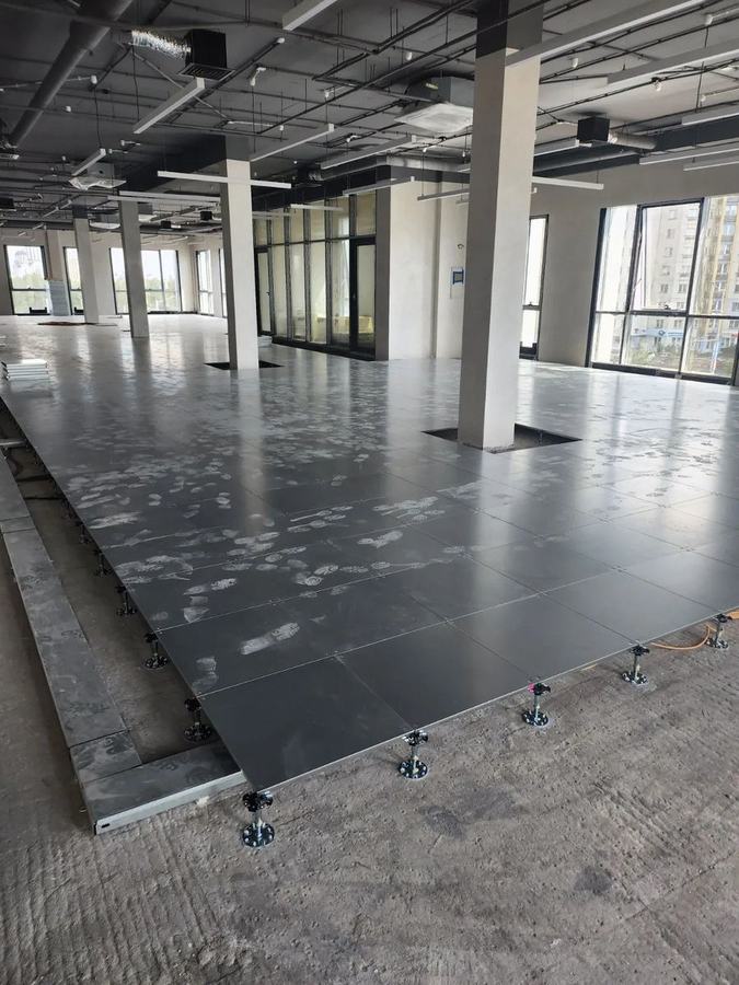 Офис международной компании, 6000 м², фальшпол JVP